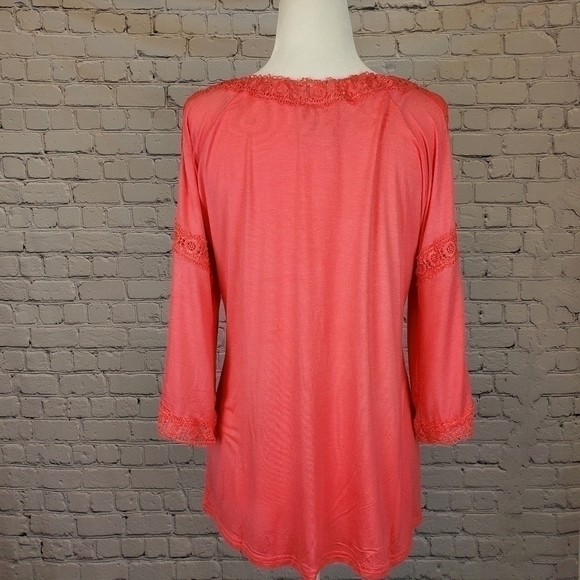 FORGOTTEN Grace Lace Trim Cold Sholder Top sz. Sm - Picture 4 of 8